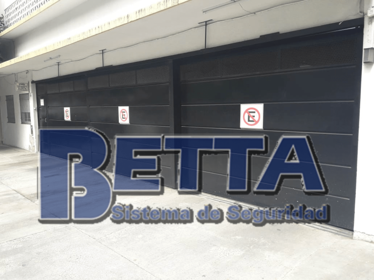 Motor para portón de 800kg — depósito o edificio grande